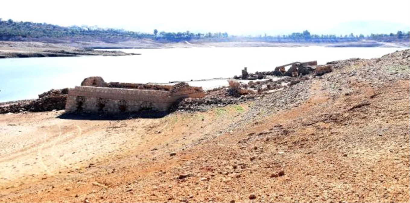 Barajda Sular Çekilince 3 Asırlık Köy Ortaya Çıktı