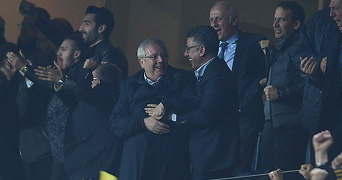 Başkan Aziz Yıldırım, Van Persie'nin Golünde Sevinçten Çılgına Döndü