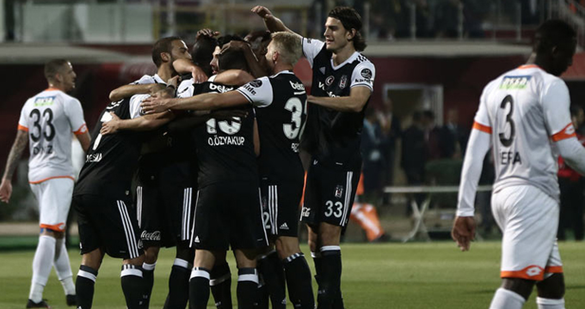Beşiktaş, Galatasaray'ın 606 İsabetli Pas Rekorunu 716 Pasa Çıkardı