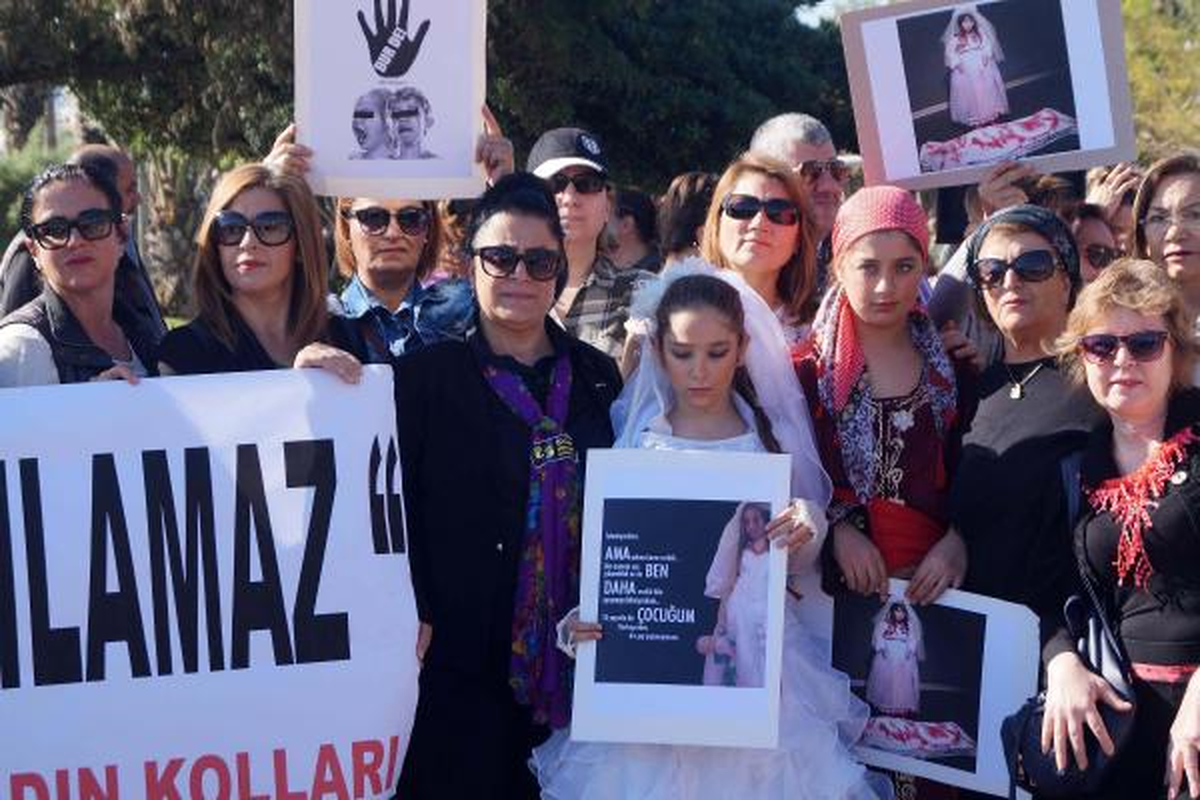 CHP\'li Kadınlardan Önergeye Protesto