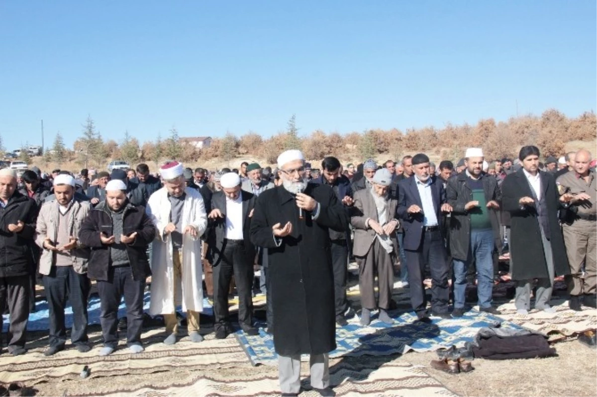 Derbent\'te Vatandaşlar Yağmur Duasına Çıktı