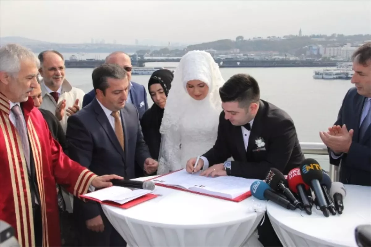 Dha İstanbul- Olimpiyat Metro İstasyonu\'nda İkinci Nikah Kıyıldı...