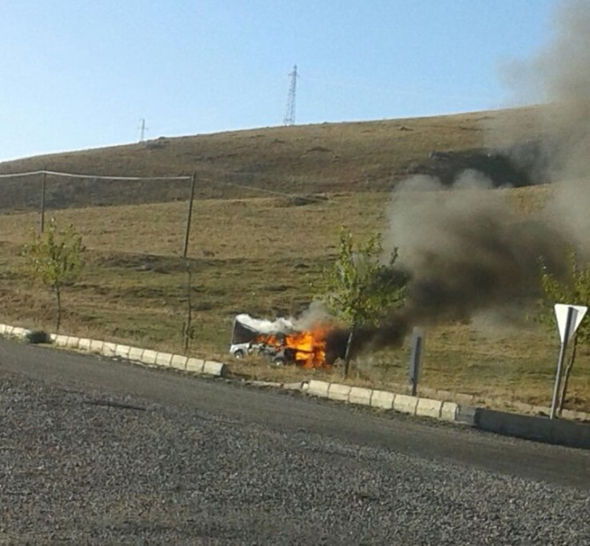 Diyarbakır\'da Seyir Halindeki Otomobil Yandı