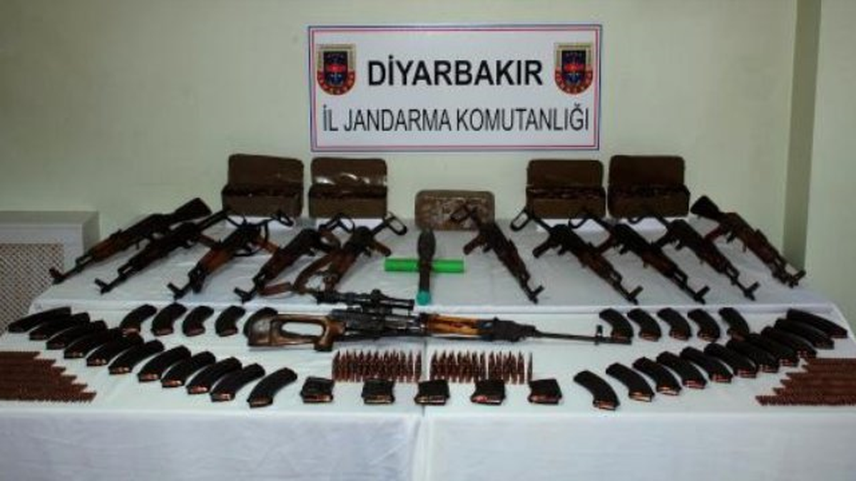 Diyarbakır\'da Silah ve Mühimmat Ele Geçirildi
