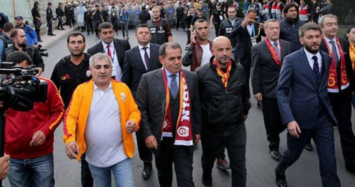 Dursun Özbek, Kadıköy'e Taraftarlarla ile Birlikte Otobüslerle Geçecek