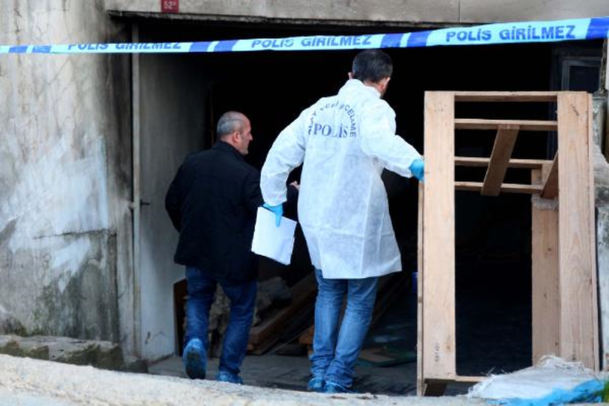 Eyüp'te Yanmış Erkek Cesedi Bulundu