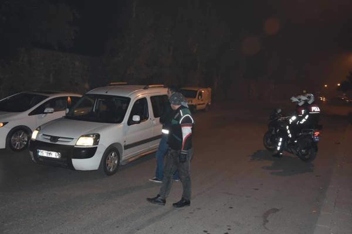 İzmir\'de 300 Polisle Narkotik Uygulaması
