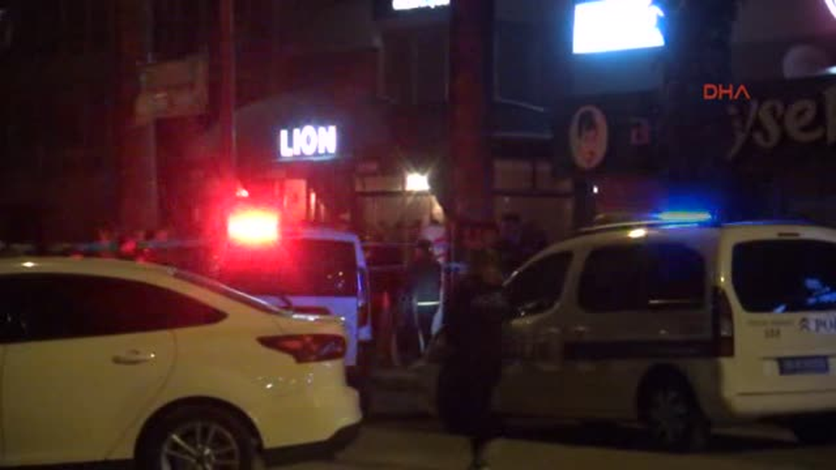 Izmir - Eğlence Mekanında Silahlı Kavga: 2 Ölü