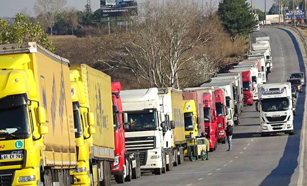 Kapıkule\'de 13 Kilometrelik Tır Kuyruğu