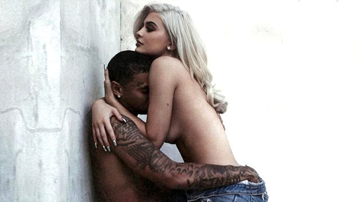 Kylie Jenner, Sevgilisinin Doğum Gününü Cüretkar Bir Pozla Kutladı