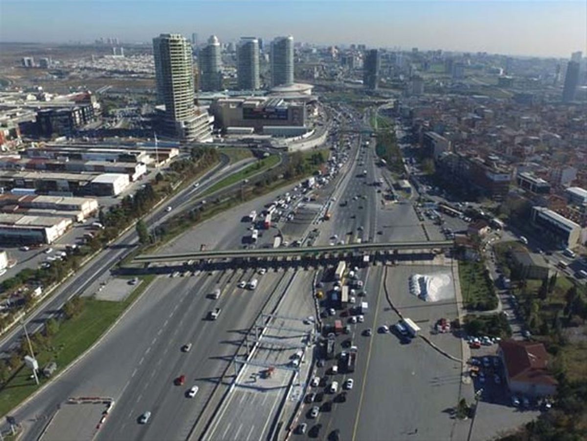 Mahmutbey Gişeleri\'nde Elektronik Serbest Geçişler Başladı