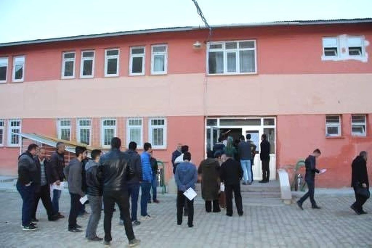 Oltu\'da 3 Bin 500 Kişi KPSS\'ye Girdi