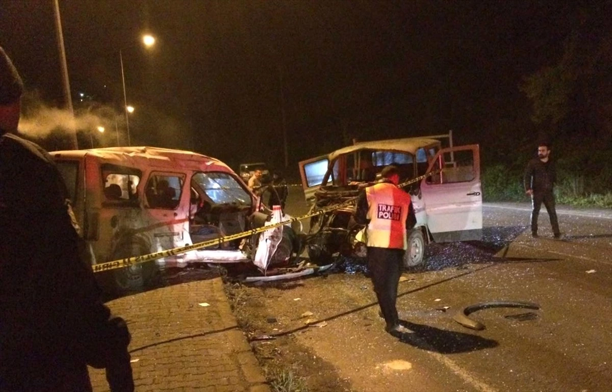 Rize\'de Trafik Kazası: 2 Ölü, 6 Yaralı