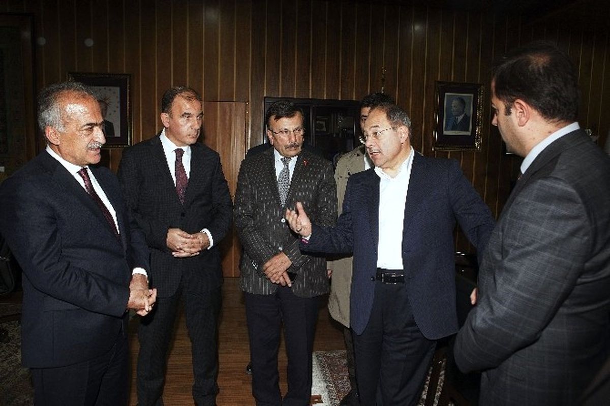 Sağlık Bakanı Akdağ, Rektör Çomaklı\'yı Ziyaret Etti