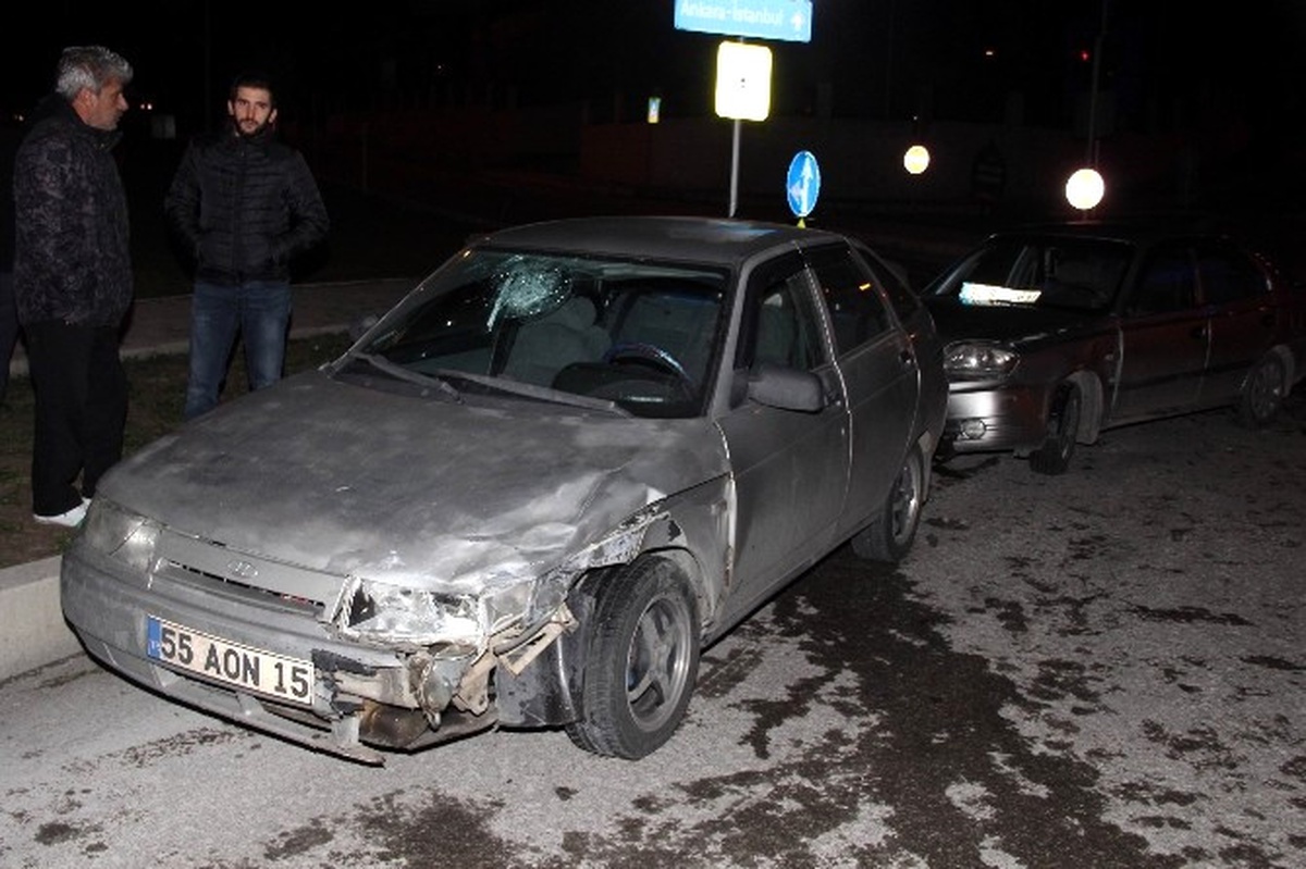 Samsun\'da İki Otomobil Çarpıştı: 1 Yaralı