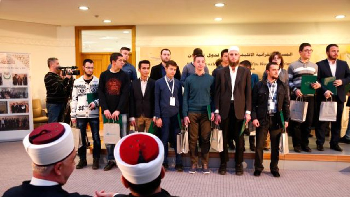 Saraybosna\'da Genç Hafızlar Kur\'an-ı Kerim Okuma Müsabakasında Yarıştı