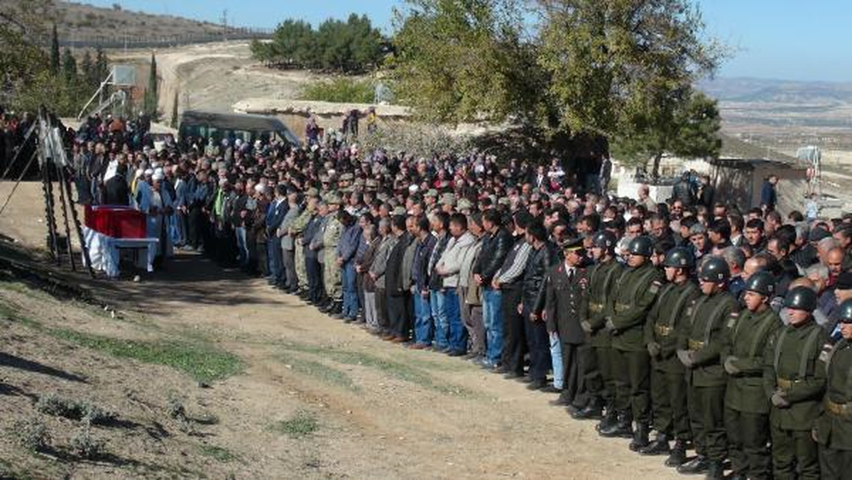 Trafik Kazasında Şehit Olan Uzman Çavuş Toprağa Verildi