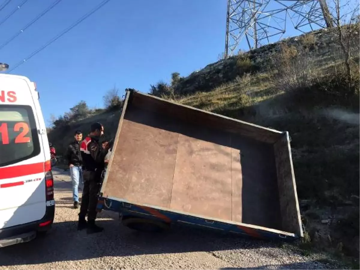 Traktör Devrildi, 12 Yaşındaki Sürücü Yaralandı