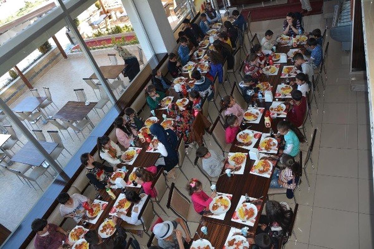 Yetim Çocuklar Pizza Yaptı