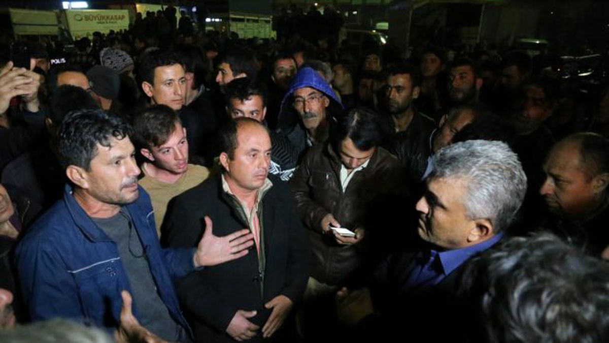 Antalya Toptancı Hali\'nde Üretici Protestosu