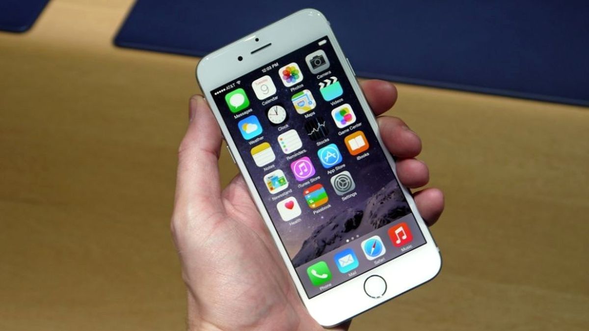 Apple, İphone 6 Plus\'a El Atıyor!