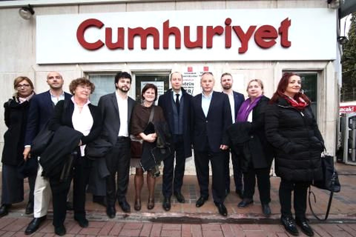 Avrupalı Heyetten Cumhuriyet Gazetesi\'ne Ziyaret