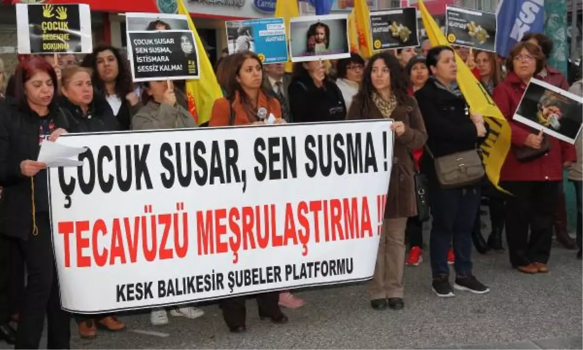 Balıkesir\'de Cinsel İstismar Suçunu Düzenlemeye Tepki Eylemi