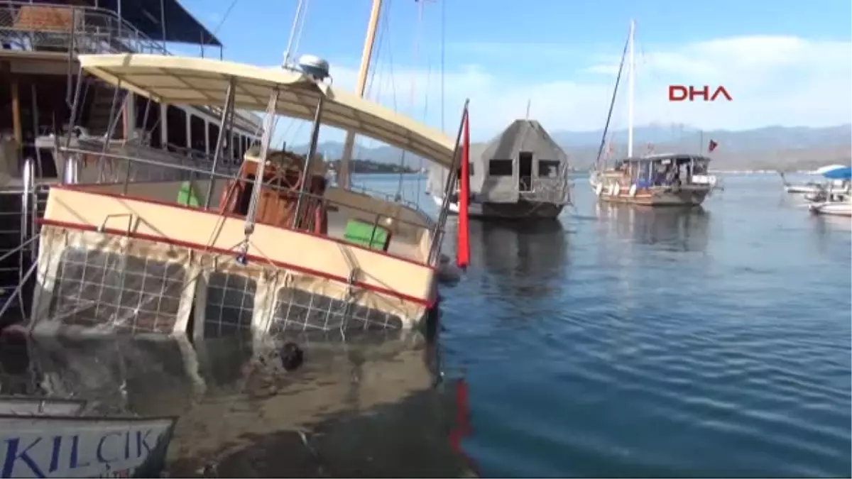 Fethiye - Günlük Tur Teknesi Su Alıp Yarısına Kadar Denize Gömüldü