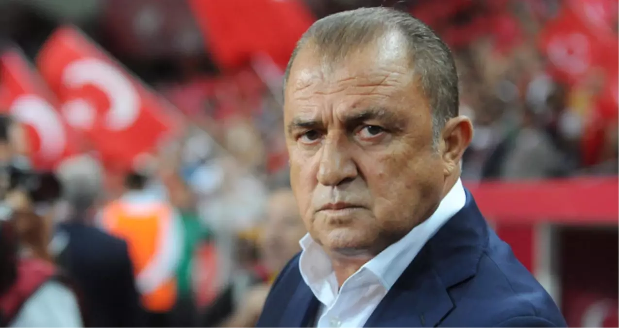 Galatasaraylı Taraftarlar, Florya\'da Fatih Terim Tezahüratı Yaptı