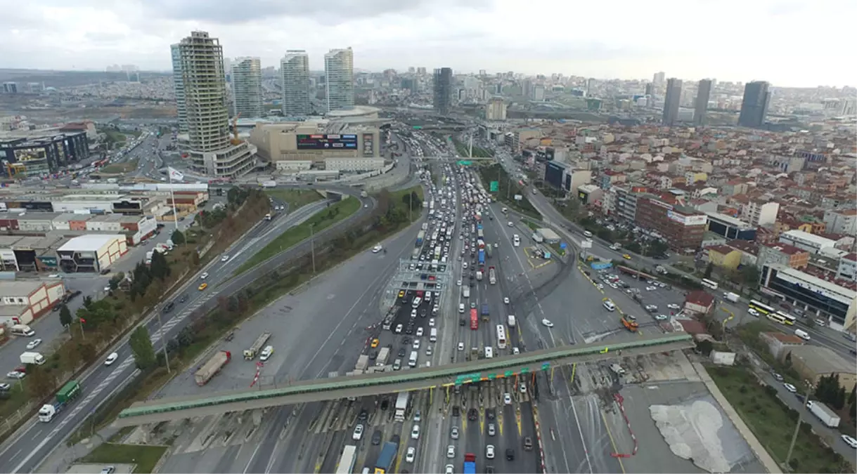 Havadan Görüntülerle) Serbest Geçişin Başladığı Mahmutbey Gişelerde Yoğunluk