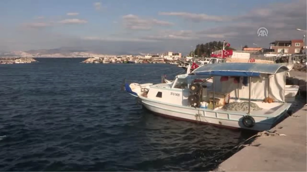 Izmirli Balıkçılar Belediyenin Döktüğü "Balçık"Tan Şikayetçi