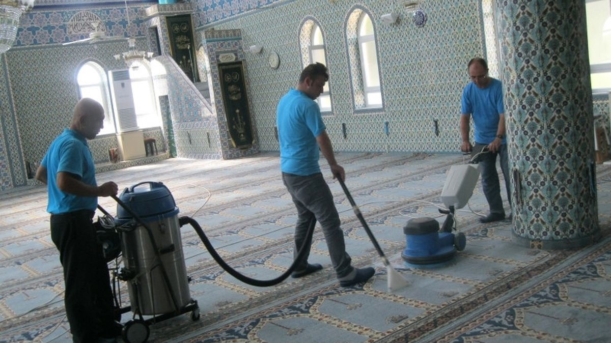İzmit\'te Camilerde Temizlik Çalışması