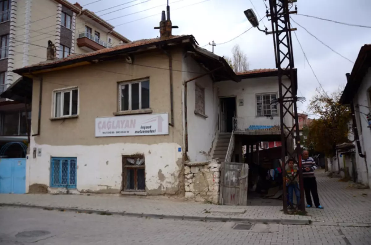 Karaman\'da Afganlı Aileye Yardım