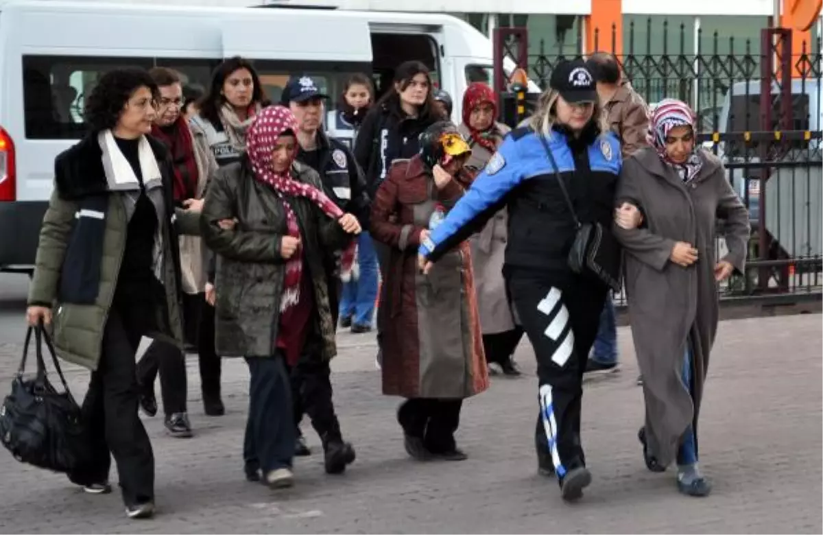 Kayseri\'deki \'Fetö Abla\'larının, Parmak İzleri Alındı