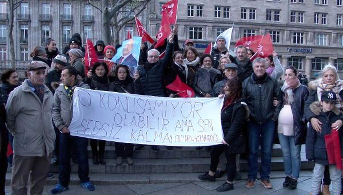 Köln\'de Cinsel İstismar Önergesi Protesto Edildi