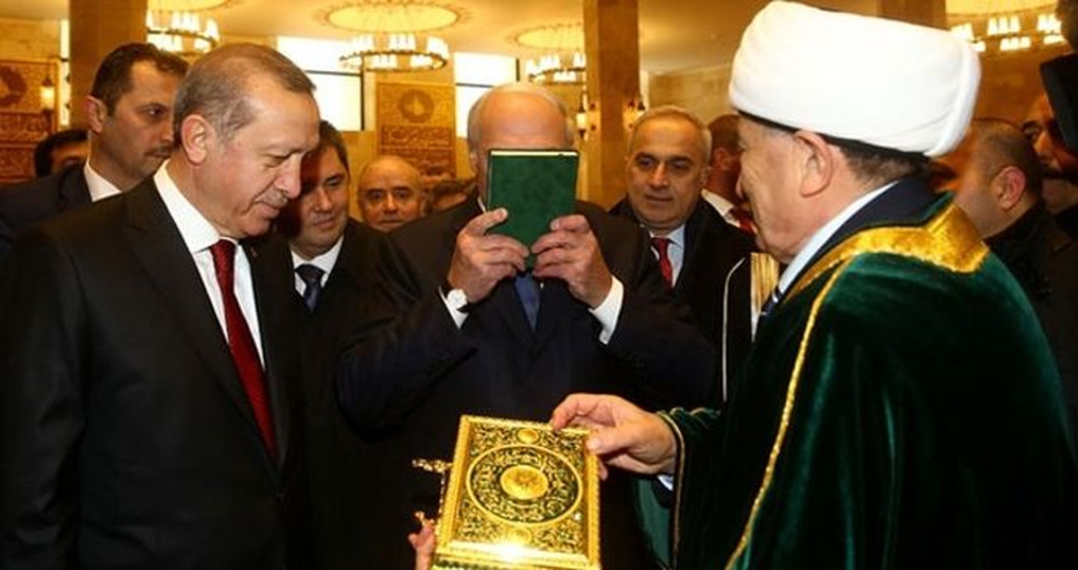 Kur'an'ı Öptü Diye Eleştirilen Belarus Liderinden Yanıt: Müslümanların da Başkanıyım