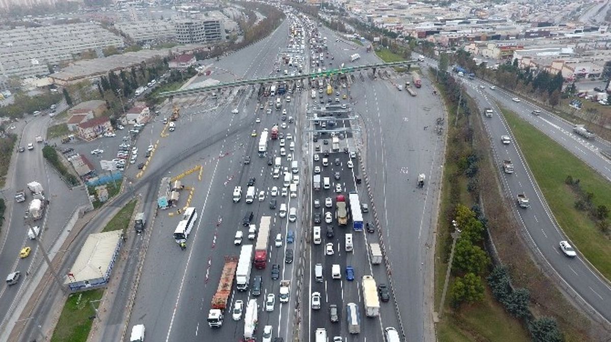 Mahmutbey Gişelerinde Yeni Sistem de Trafiği Azaltmadı