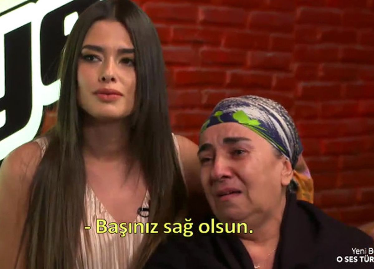 Oğlu Sahnedeyken Gözyaşlarını Tutamadı!