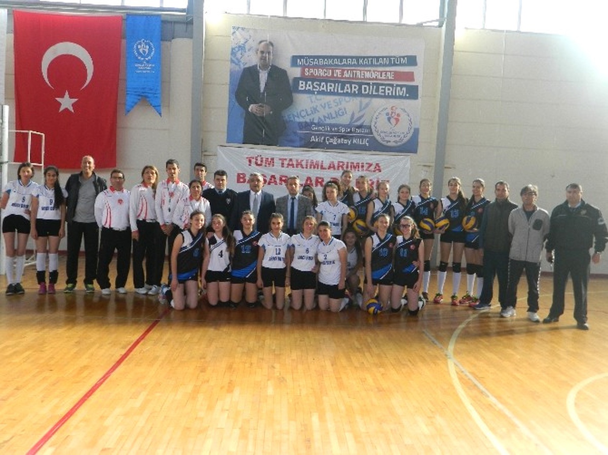 Okul Sporları Sezonu Serik\'te Voleybol ile Başladı