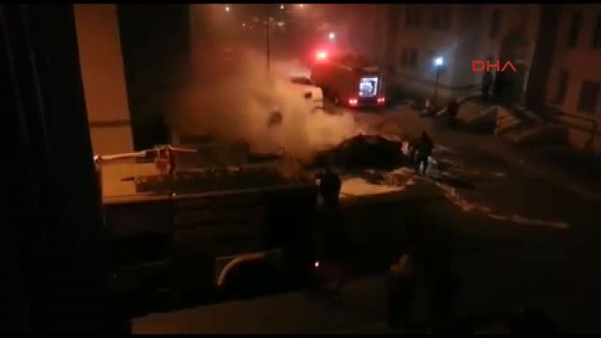Şanlıurfa?da Park Halindeki Otomobil Alev Aldı