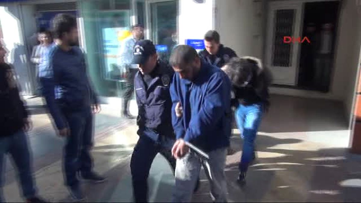 Şanlıurfa\'da Suriyelilerin Kaldığı Evlere Deaş Operasyonu: 35 Gözaltı
