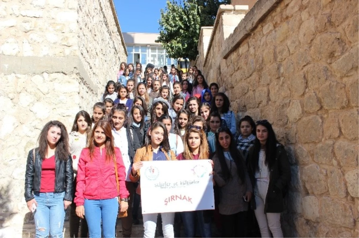 Silopi\'de Kız Öğrenciler İçin Mardin Gezisi