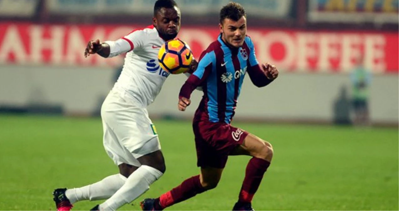 Trabzonspor, Avni Aker\'deki Son Maçında Antalyaspor\'a 1-0 Yenildi