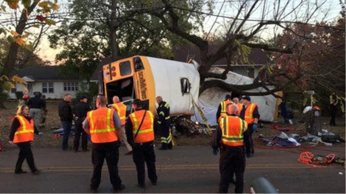 ABD\'de Okul Otobüsü Kaza Yaptı: Altı Çocuk Öldü