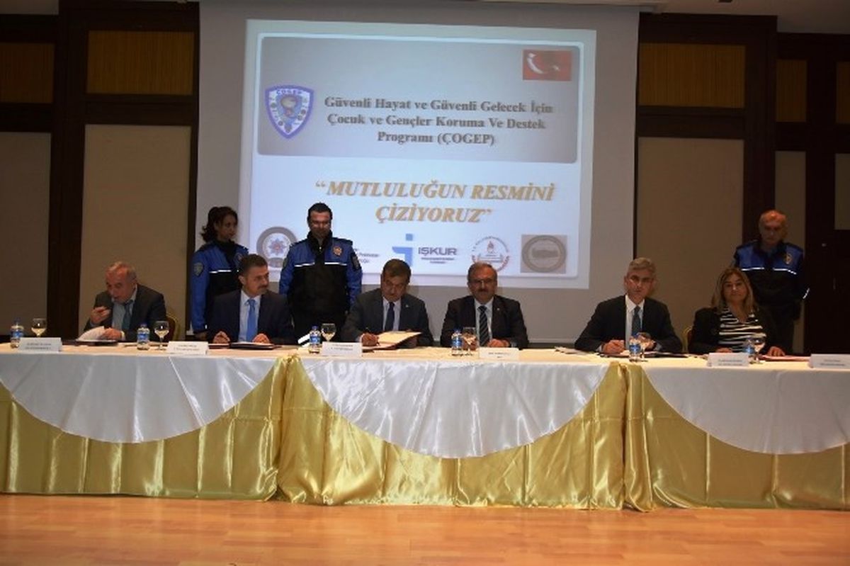 Antalya\'da "Mutluluğun Resmini Çiziyoruz" Projesi
