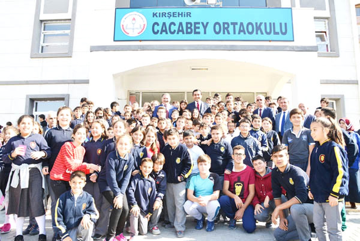 Belediye Başkanı Bahçeci\'nin Okul Ziyareti