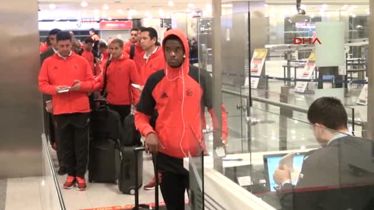 Benfica, Beşiktaş Maçı Için Istanbul\'a Geldi