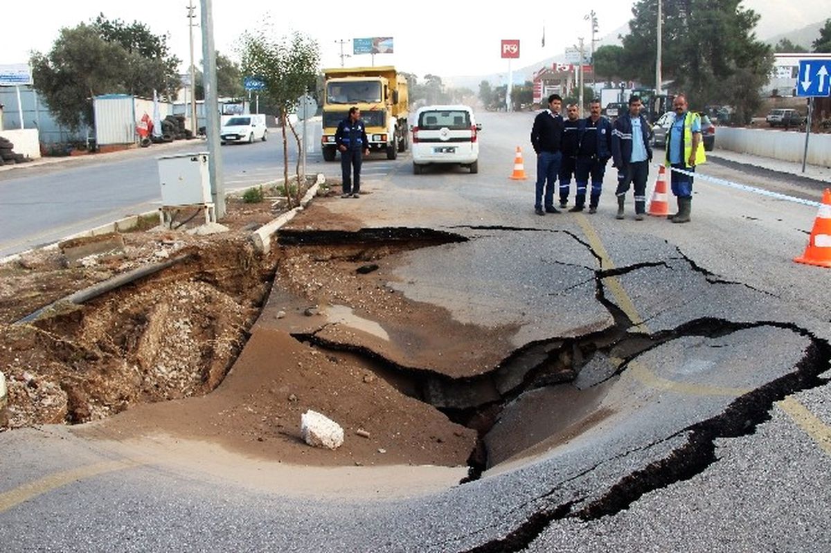 Bodrum'da Su Borusu Bomba Gibi Patladı