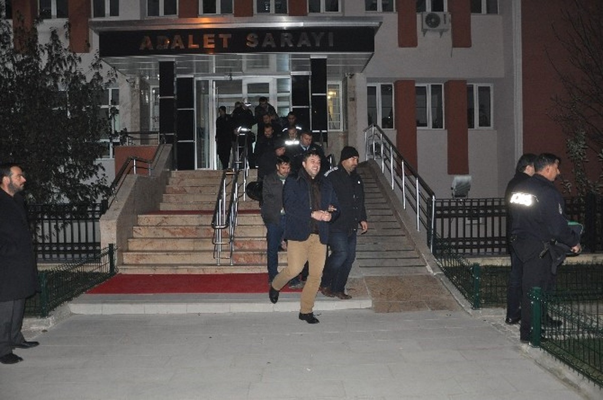 Bozüyük\'te Fetö Soruşturmasında 8 Kişi Tutuklandı