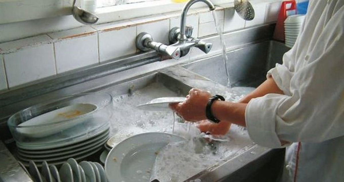 Bulaşığı Makinede Yıkamak İsteyen Kadın, Eşi Tarafından Darp Edildi